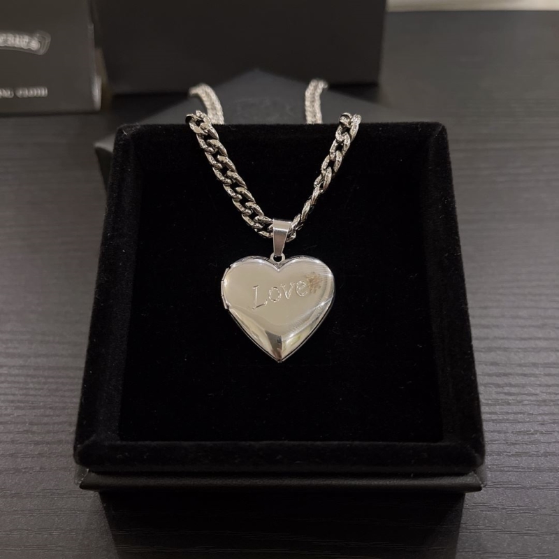 Ch**me He**ts necklaces